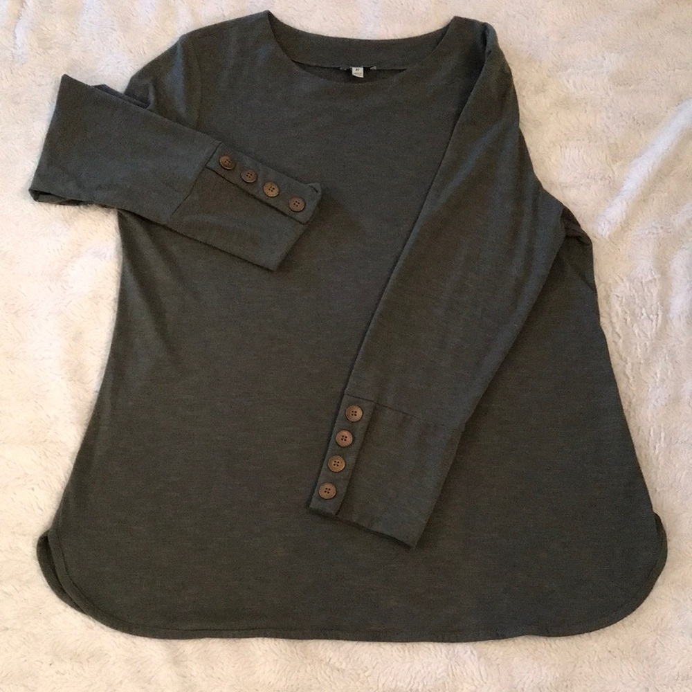 women’s long sleeve top
